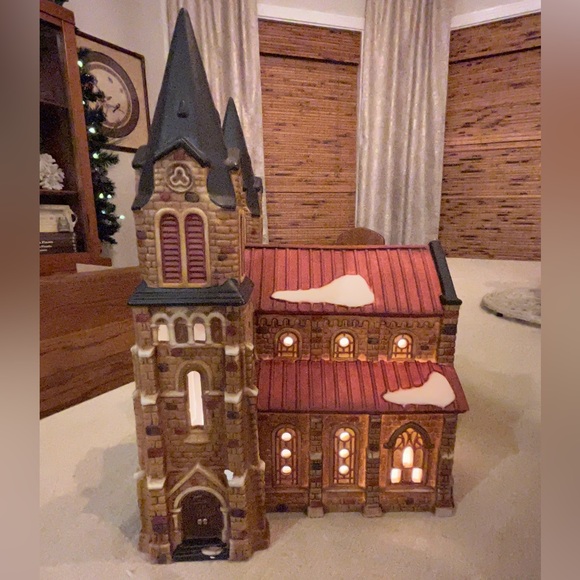 Heartland Valley Village Vintage Victorian Cathedral (1990s) - Picture 4 of 8